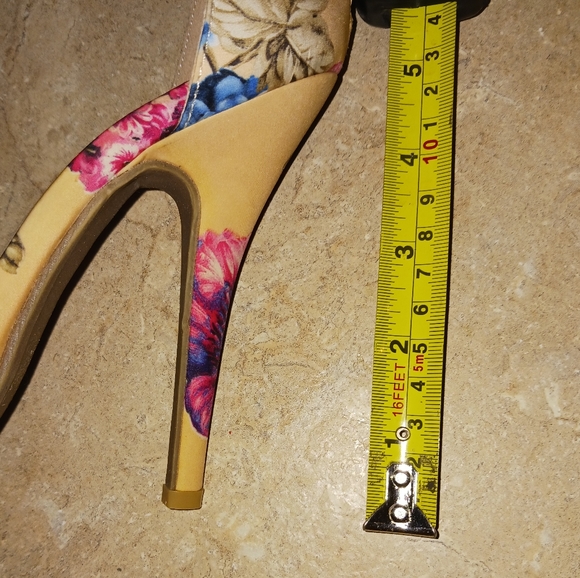 New Stunning Wild Diva Floral Stiletto Heels - Picture 11 of 13